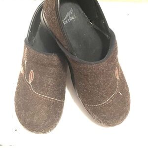 Dansk sz 8.5 Clogs Euro sz 40